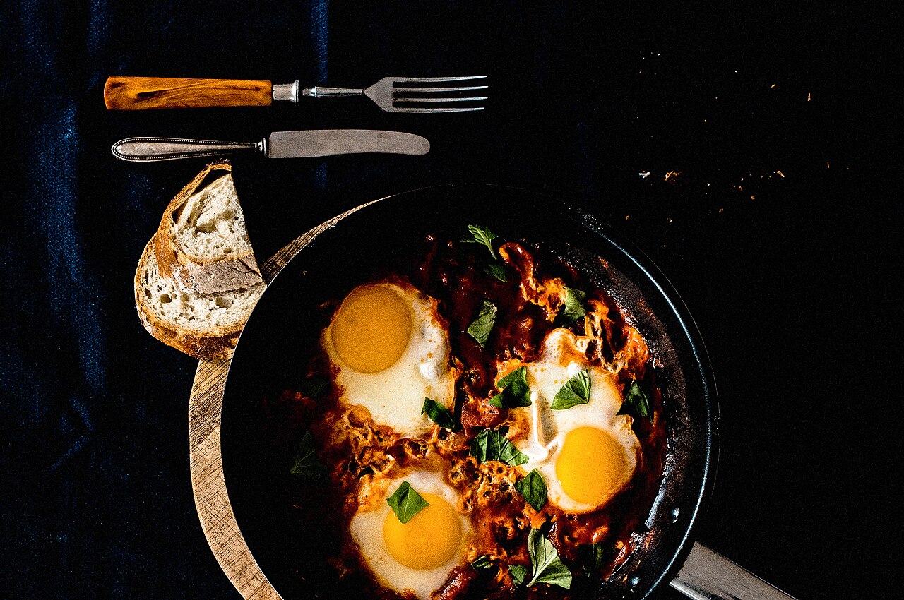 Shakshuka in 15 minutes 🍳

A warm, easy lunch from things you already have.

You need
- 2 tomatoes, or a can
- 1 onion
- 1 pepper
- 3 eggs
- Olive oil, salt,…